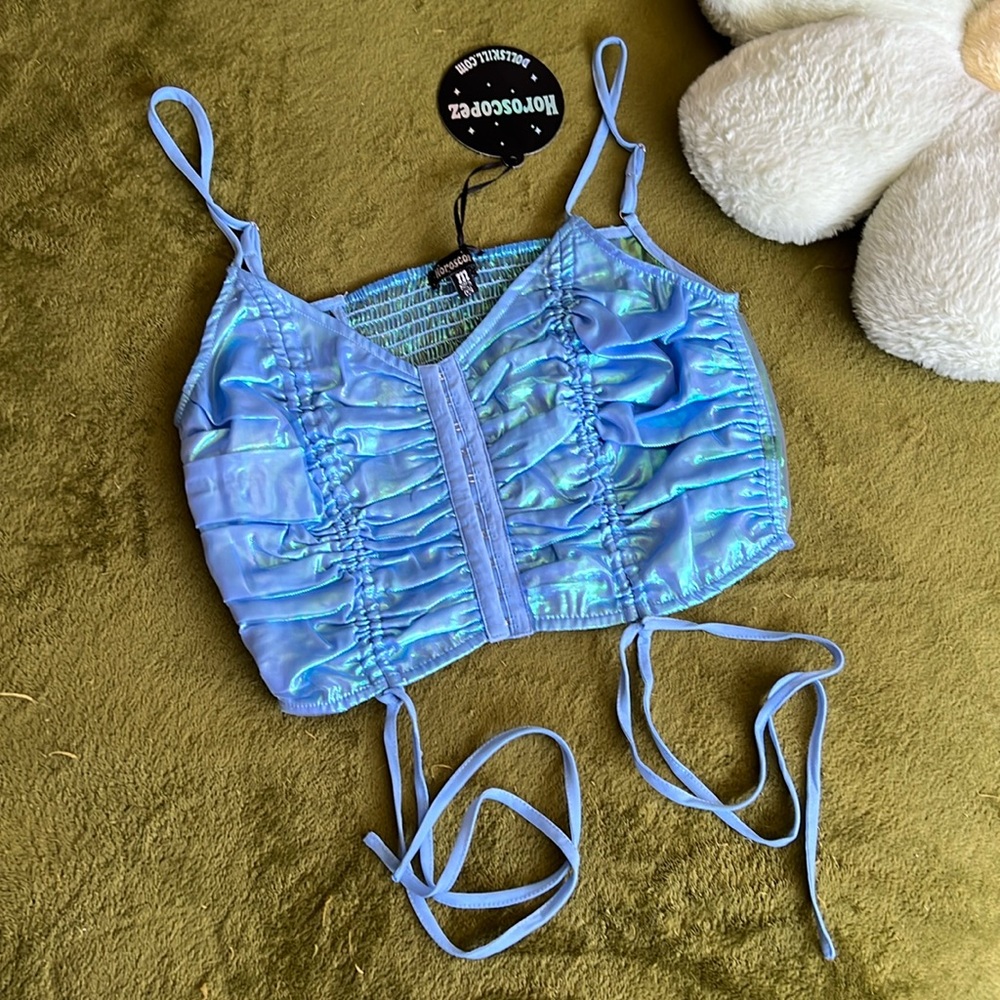 ✨Horoscopes🧊 holographic top✨{M}🦋